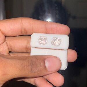 Elegant sparkling earrings